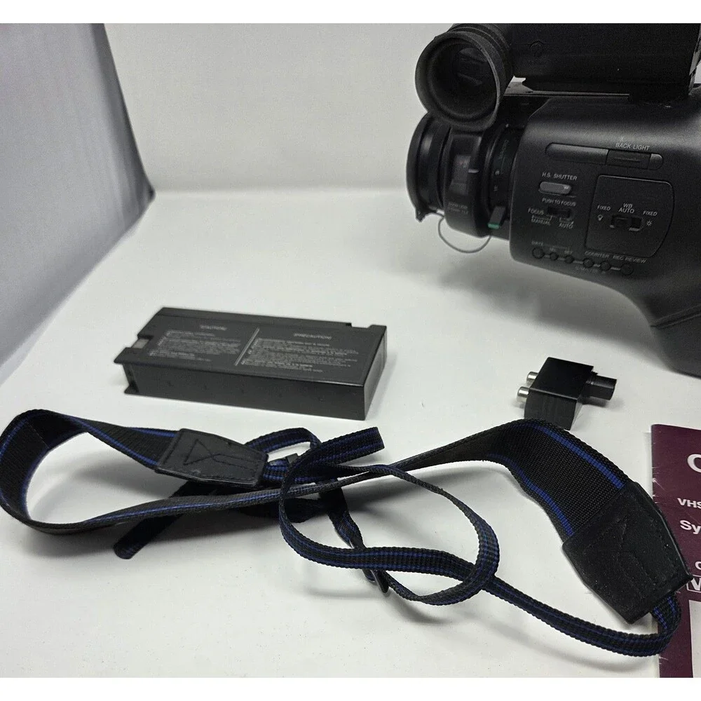 Magnavox CVK300AV01 VHS Movie Maker‎ Camcorder 1989 w/ Manual Battery AS-IS